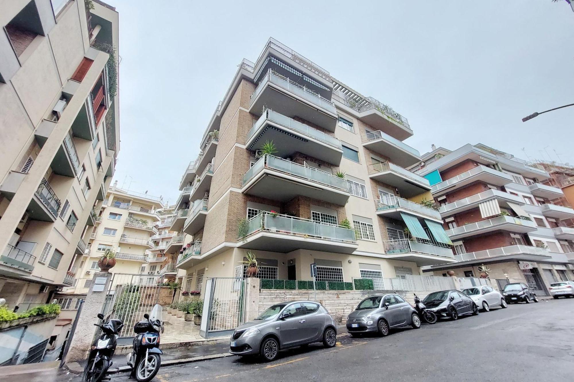 Ych-nice Flat With Patio Near Vatican Appartamento *