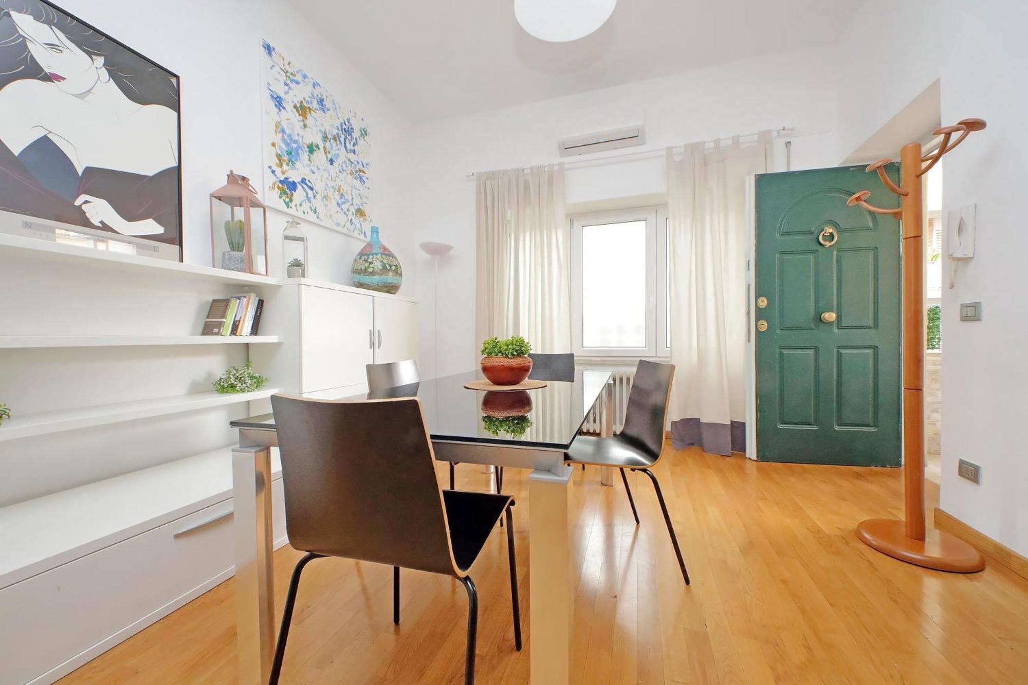 Ych-nice Flat With Patio Near Vatican *