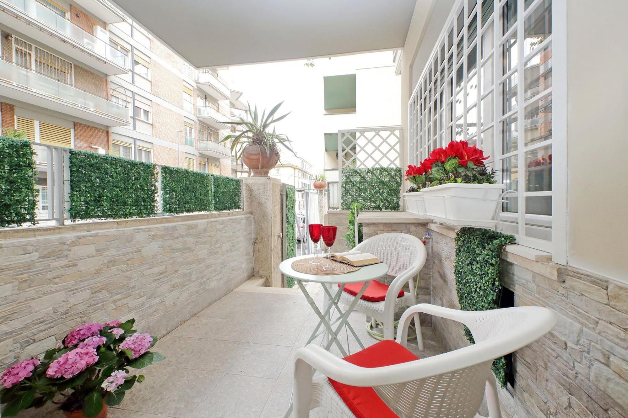 Ych-nice Flat With Patio Near Vatican Appartamento Roma